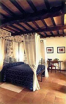 Le Vignole 3* אסיסי